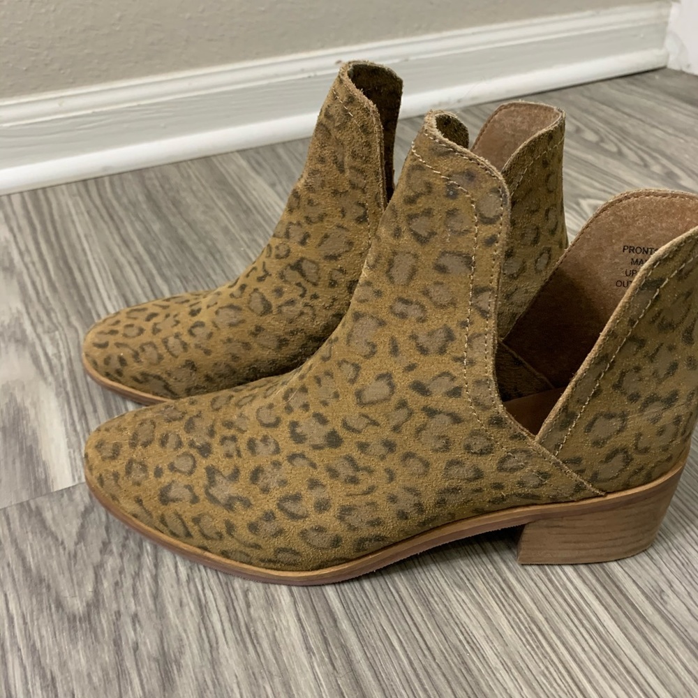 Coconut by Matisse Leopard Print Suede Booties